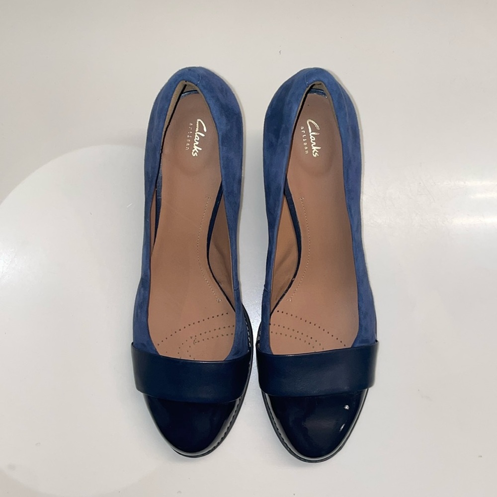 Clark’s Artisan Tara Brae pumps. Size 11. Navy suede. EUC. Pristine Condition.